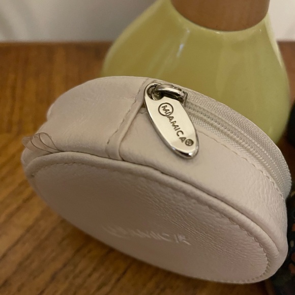 Mi Amica round zip squeeze the day zip pill case! - Picture 3 of 8